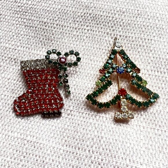 Lot of 2‎ Christmas Brooch Multicolor, Rhinestone, Christmas tree and boot. - Picture 10 of 12